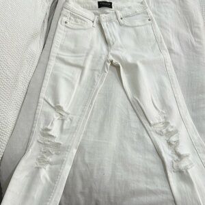 White distressed skinny ankle jeans